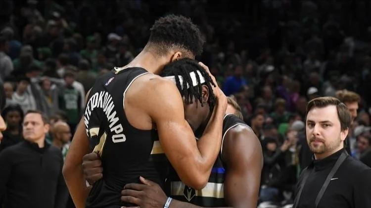 莱万多夫斯基回归赛场,突破纪录首场状态亮眼,雄鹿观众沸腾!