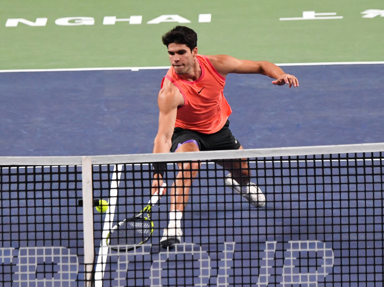 费德勒爆冷击败MAD,回归赛场引爆全场!