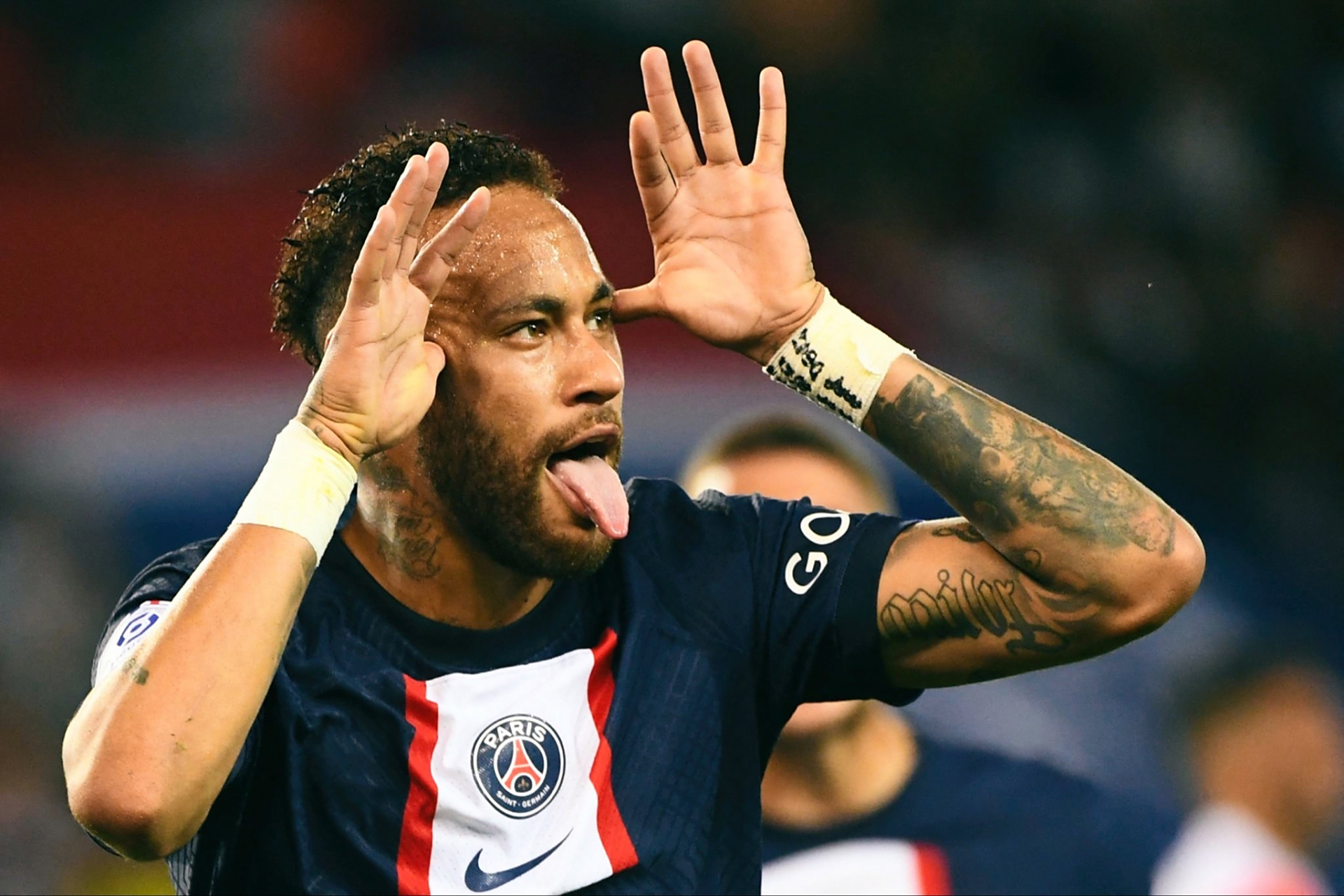 内马尔迎来三赛季出色发挥,皇家马德里观众热烈欢呼!的简单介绍