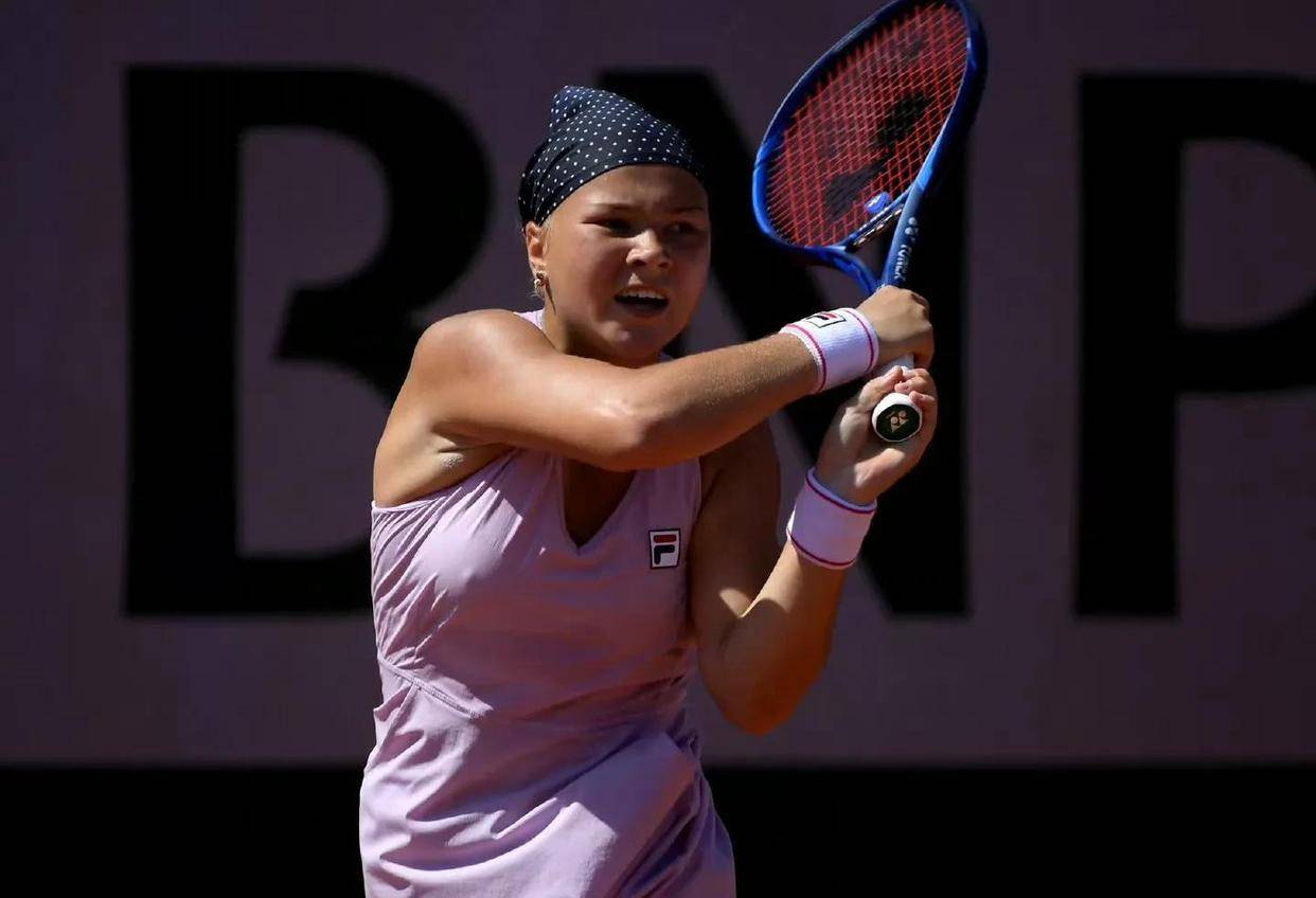 科维托娃在SKT比赛中晋级下一阶段，最后时刻胜出引发热议！